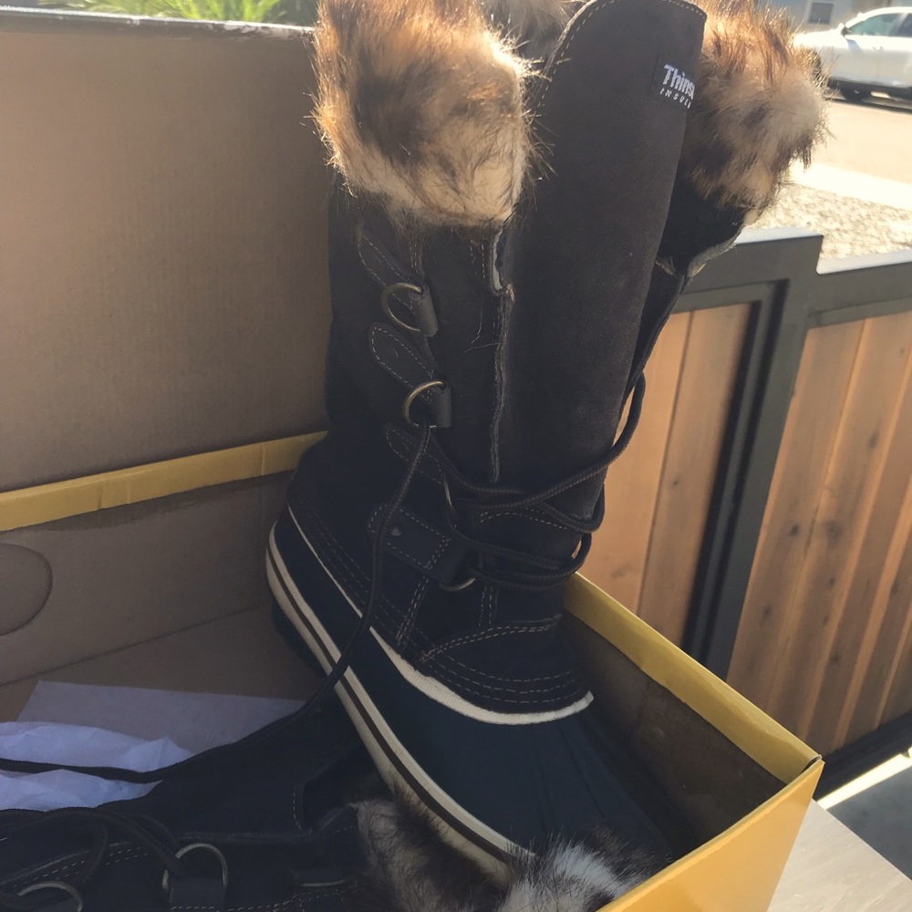 Snow boots